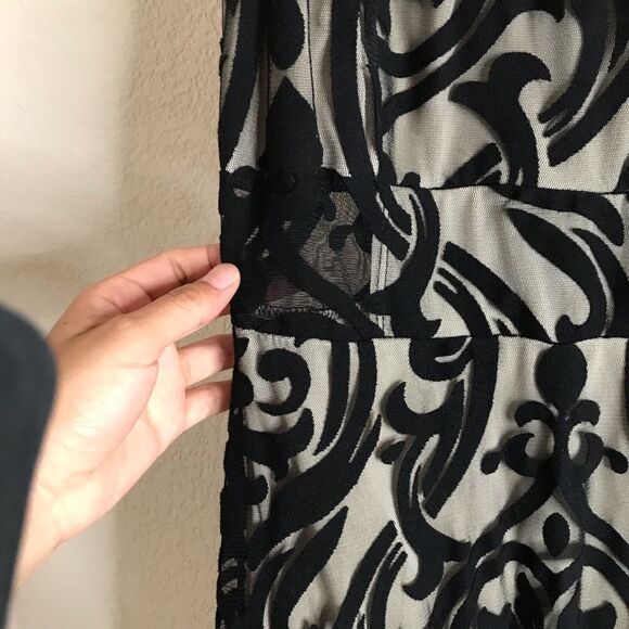 ‎Sheer lace overlay gown - Picture 6 of 10